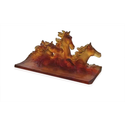 Zdjęcie Piórnik w kolorze bursztynu zdobiony motywem koni – marka Daum