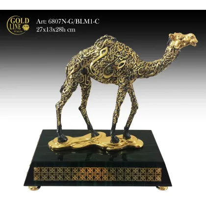 Zdjęcie Cudowna pozłacana figura wielbłąda