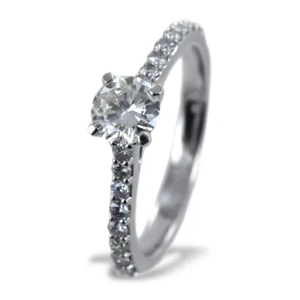 Zdjęcie Wyjątkowy pierścionek Solitaire z pół karatowym diamentem i brylantami na trzpieniu