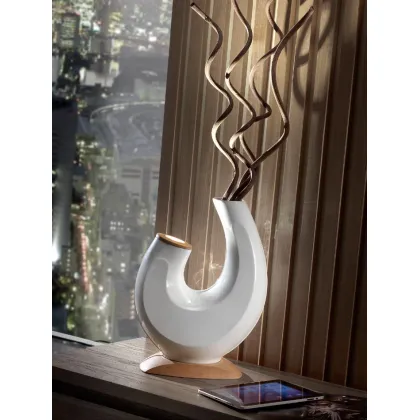 Zdjęcie Lampa i wazon w jednym z porcelany oraz drewna