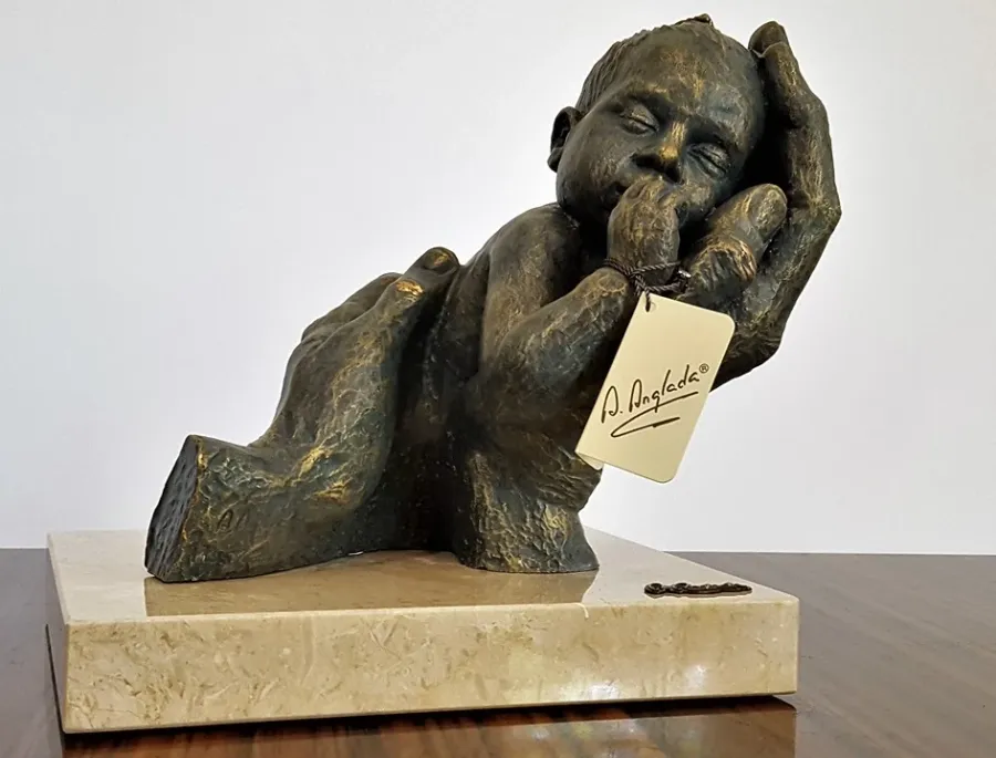 picture 4 The first dream of a child - an impressive figurine on the desk!