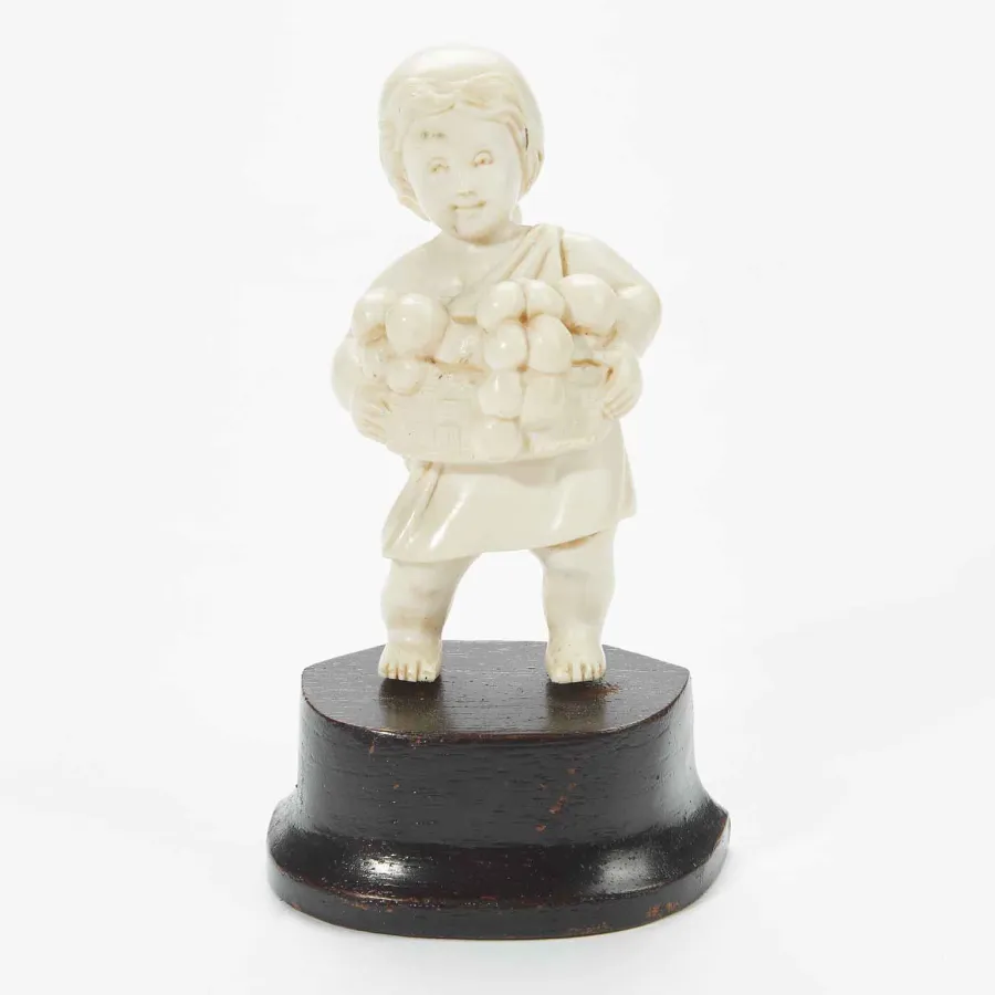 obrazek 7 Niezwykły komplet czterech XIX-wiecznych rzeźbionych figurek na drewnianych postumentach