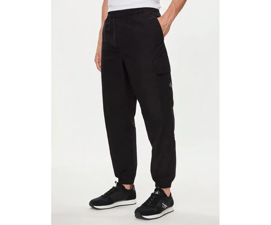 obrazek 1 Calvin Klein Jeans Joggery Utility J30J325616 Czarny Regular Fit