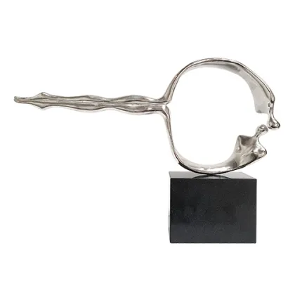 Zdjęcie Piękna posrebrzana statuetka