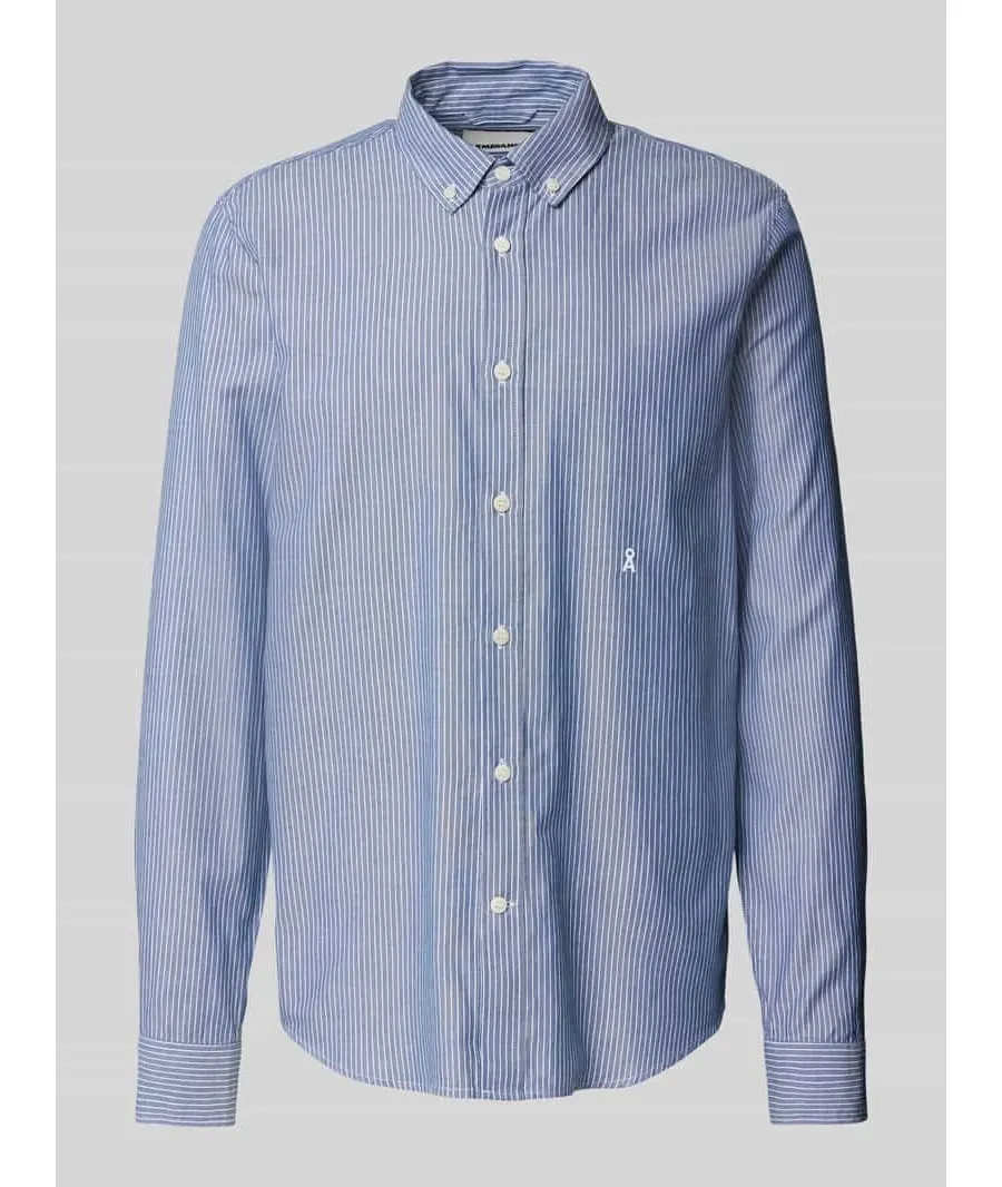 obrazek 1 Koszula casualowa o kroju regular fit z kołnierzykiem typu button down model ‘QUAASA’