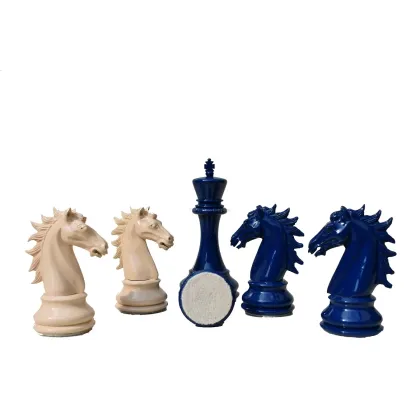 Zdjęcie Perłowo-białe i niebieskie lakierowane figury szachowe - The Chess Empire