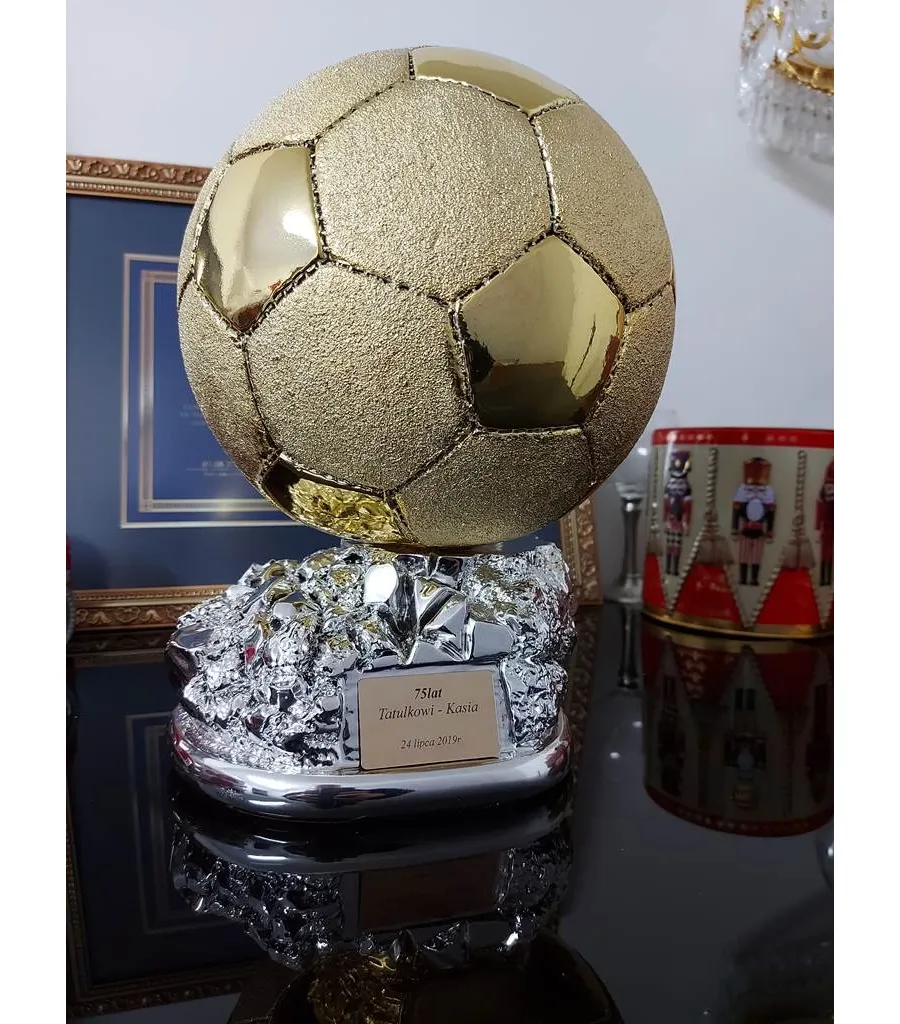 picture 3 Statuette with a golden ball - Astra Argenti