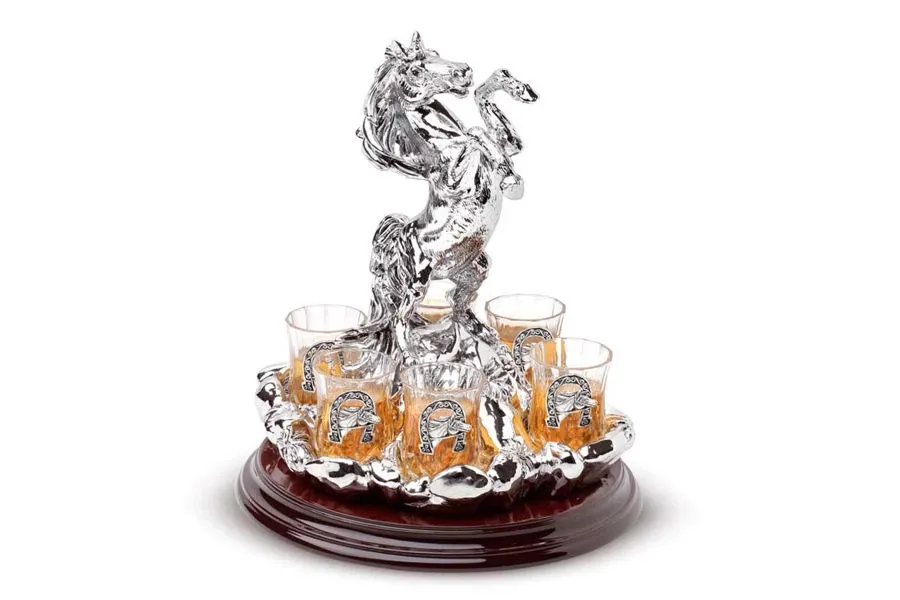 picture 1 Bar with decorative glasses
