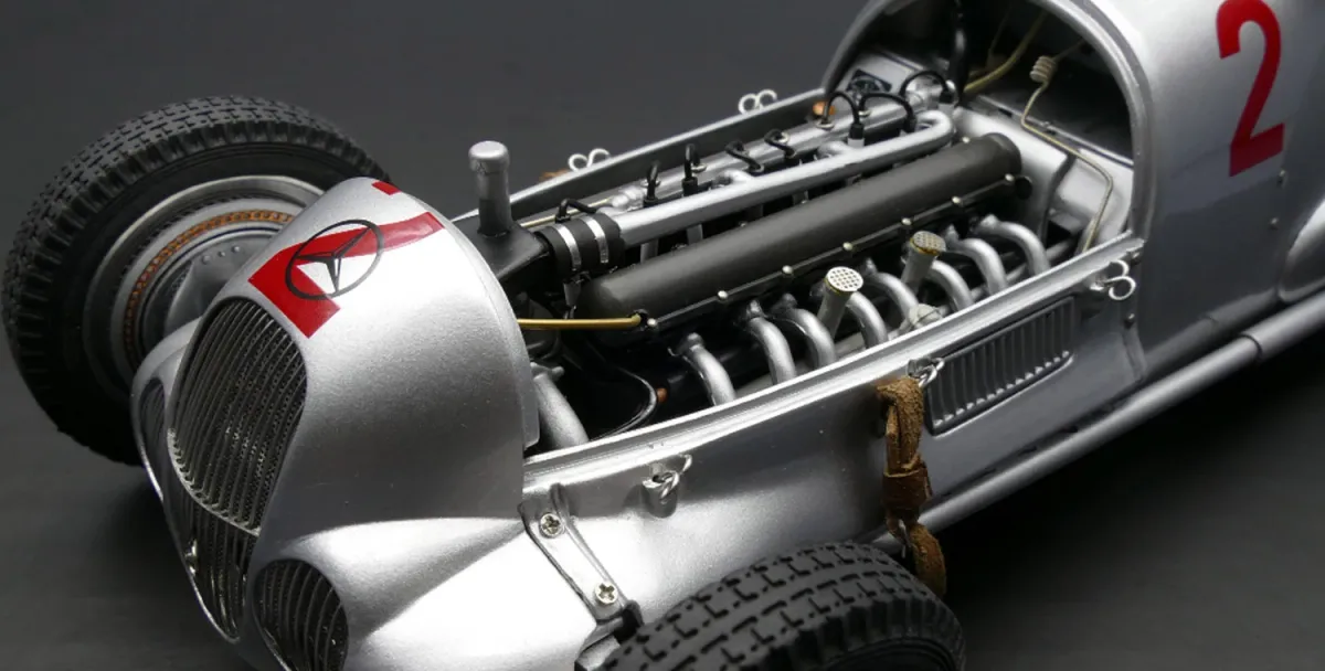 MERCEDES BENZ W125 1937 SEAMAN # 4 GP Donington 1/18 CMC M-116 F1 formule 1 voit