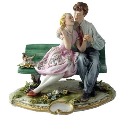 Zdjęcie Elegancka figurka pary zakochanych
