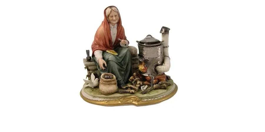 obrazek 1 Porcelanowa figurka kobiety piekącej kasztany