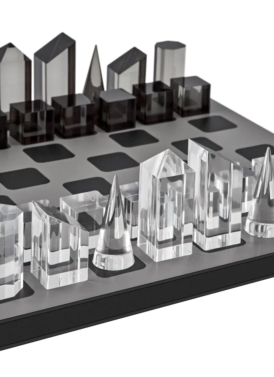 obrazek 2 Wyjątkowy zestaw szachowy z figurami ze szkła akrylowego i czarno-szarą szachownicą