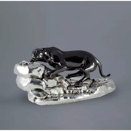 Zdjęcie Urzekający model figury dekoracyjnej - pantera na skale - ArtBe