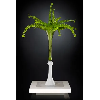Picture Luxurious vase in a composition with flowers - VG