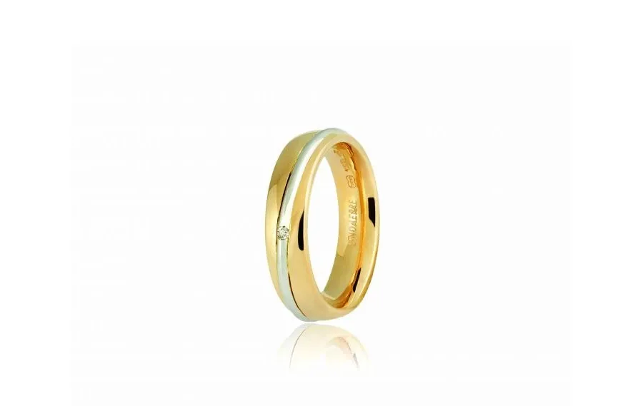 obrazek 1 Elegancka Obrączka Saturn Unoaerre z białego i żółtego złota o średnicy 1 0,01 karata i szerokości 5 mm.