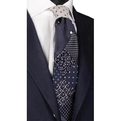 Zdjęcie Cudowny, elegancki krawat patchworkowy w odcieniach bieli i niebieskiego