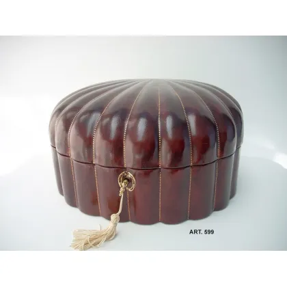 Picture Luxury Shell jewelry case with lock