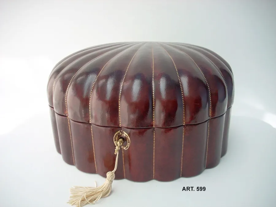 picture 1 Luxury Shell jewelry case with lock
