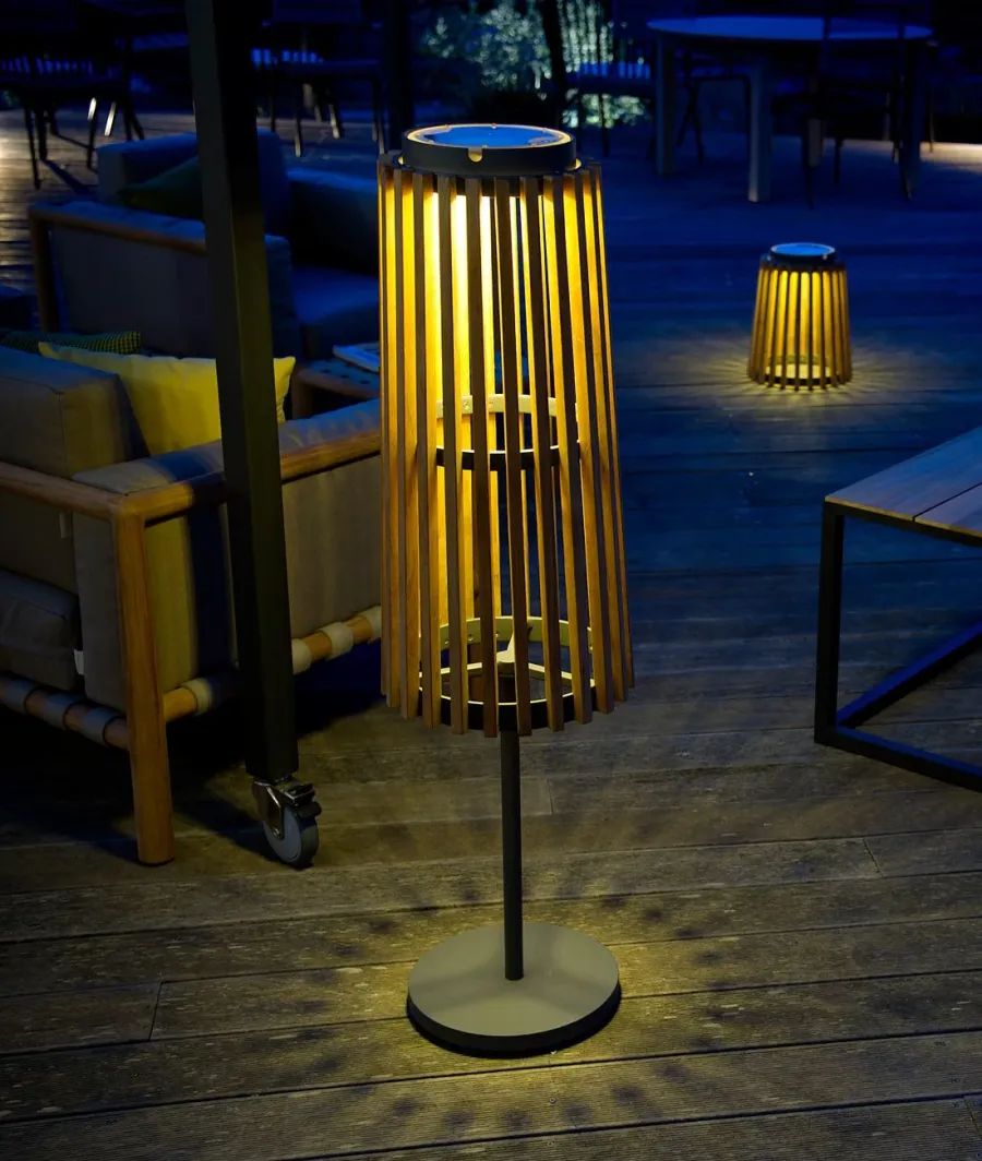 obrazek 2 Stojąca lampa solarna z drewna tekowego i stali nierdzewnej