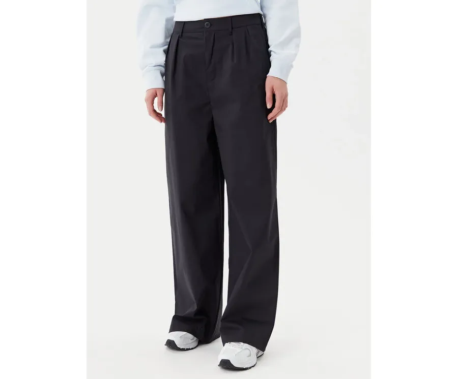 obrazek 1 New Balance Spodnie materiałowe Boylston WP51538 Czarny Relaxed Fit