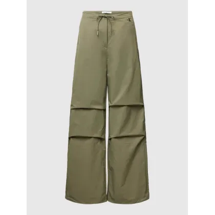 Zdjęcie Calvin Klein Jeans Spodnie materiałowe Parachute Pant J20J222609 Khaki Regular Fit