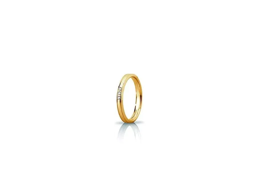obrazek 1 Cudowna obrączka z żółtego złota z 3 brylantami 0,03 ct. 3mm szerokości