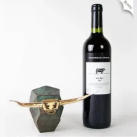 Zdjęcie Ekskluzywny korkociąg z brązu w kształcie głowy byka - idealny na prezent