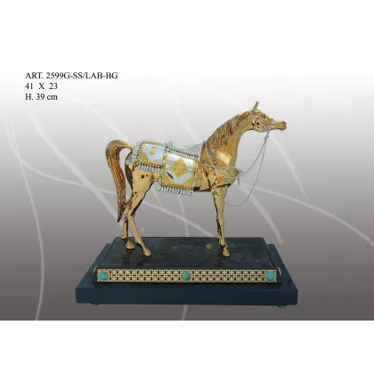 Zdjęcie Elegancka figura konia na podstawie