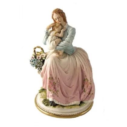 Zdjęcie Matka z dzieckiem w ogrodzie - porcelanowa figurka