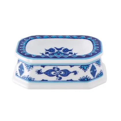 Zdjęcie Stylowa porcelanowa solniczka z motywem pochodzącym z osmańskiej Turcji - Vista Alegre