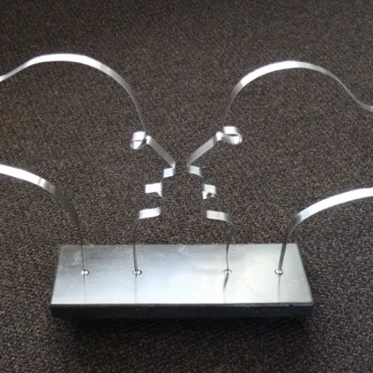 Zdjęcie Elegancka statuetka ze stali nierdzewnej