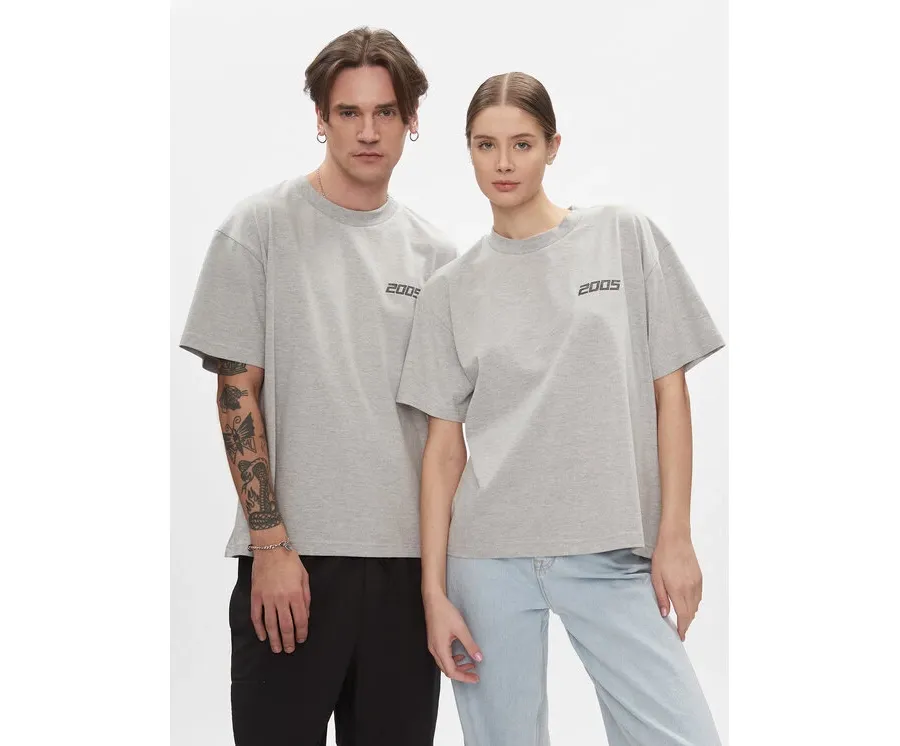 obrazek 1 2005 T-Shirt Unisex Basic Tee Szary Relaxed Fit