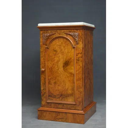 Zdjęcie Wiktoriańska kolumna z drzewa orzechowego