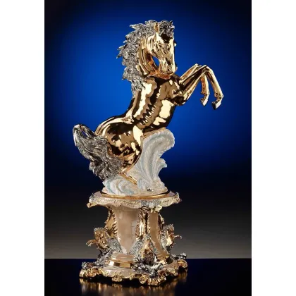 Zdjęcie Eleganckie wnętrze apartamentu - koń dekoracyjny