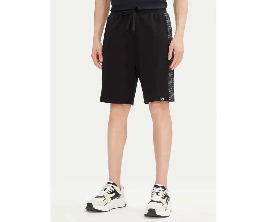 obrazek 1 EA7 Emporio Armani Szorty sportowe 7M000217 AF12660 UC001 Czarny Regular Fit