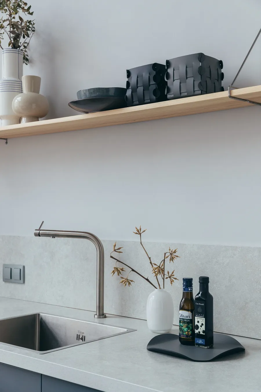 obrazek 2 Piękny mały czarny koszyk Shlesser 13x13xH13 cm wykonany z naturalnej skóry