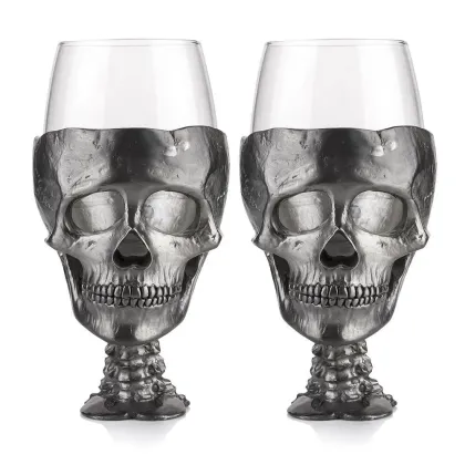 Zdjęcie Komplet kieliszków do wina w formie ludzkiej czaszki – prezent na wyjątkową