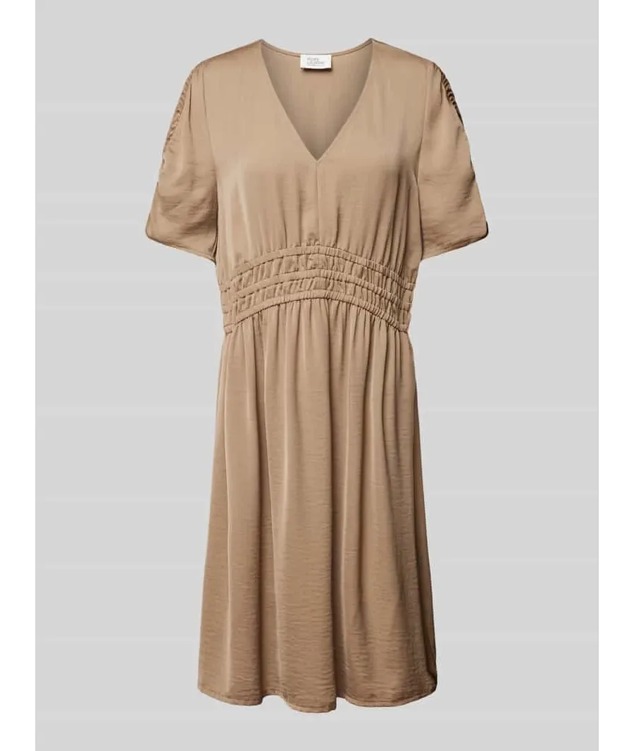 obrazek 1 Sukienka o długości do kolan z dekoltem w serek