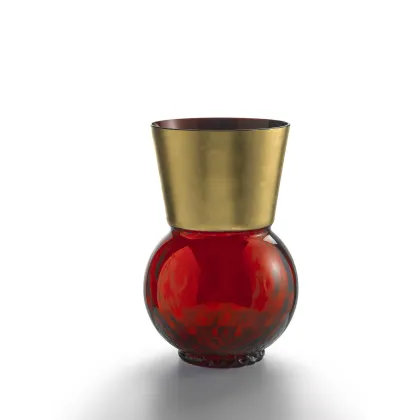 Zdjęcie Elegancki czerwony  wazon z włoskiego szkła Murano