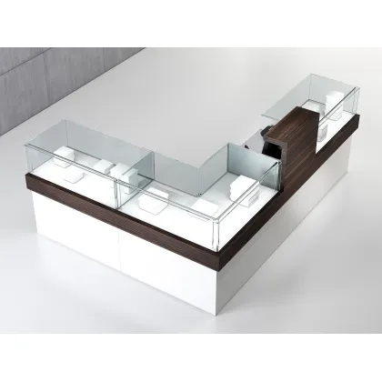 Zdjęcie Ekskluzywna zabudowa do sklepu – komplet witryn i lad