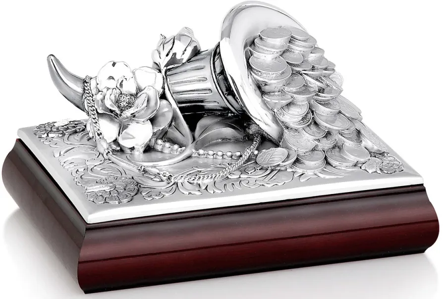 picture 1 Charming jewellery box