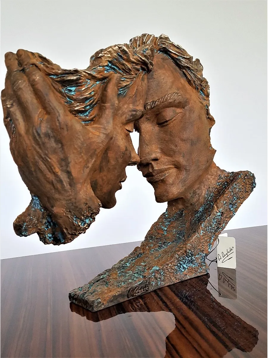 picture 8 Fantastic sculpture of two people in love