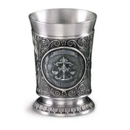 Zdjęcie Piękny kieliszek z cyny - znak zodiaku