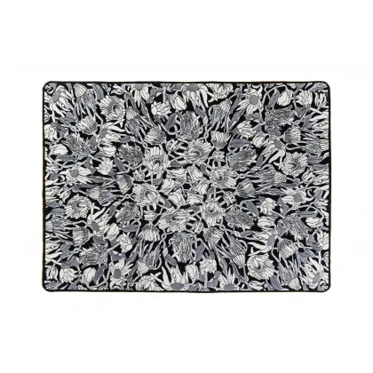 Picture Carpet with black and white flowers - WITHERED FLOWER