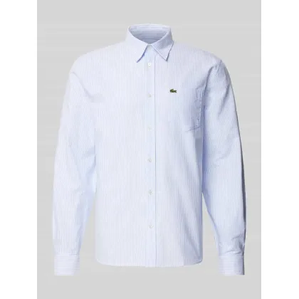 Zdjęcie Koszula casualowa o kroju regular fit z naszywką z logo