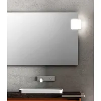 Zdjęcie Kwadratowa lampa Qube do zawieszenia na lustro