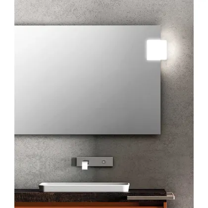 Zdjęcie Kwadratowa lampa Qube do zawieszenia na lustro