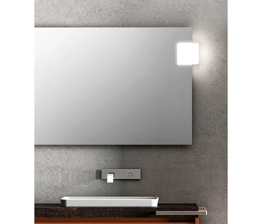 obrazek 1 Kwadratowa lampa Qube do zawieszenia na lustro