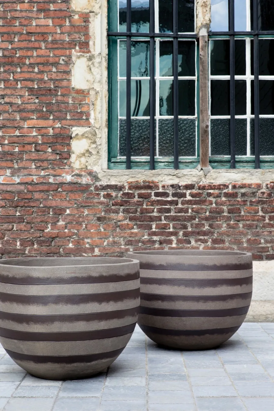 obrazek 1 Piękna donica na zewnątrz - Atelier Vierkant