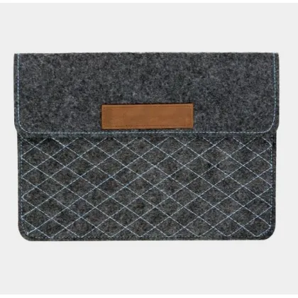 Zdjęcie Elegancka teczka na laptop z dekoracyjnym przeszyciem